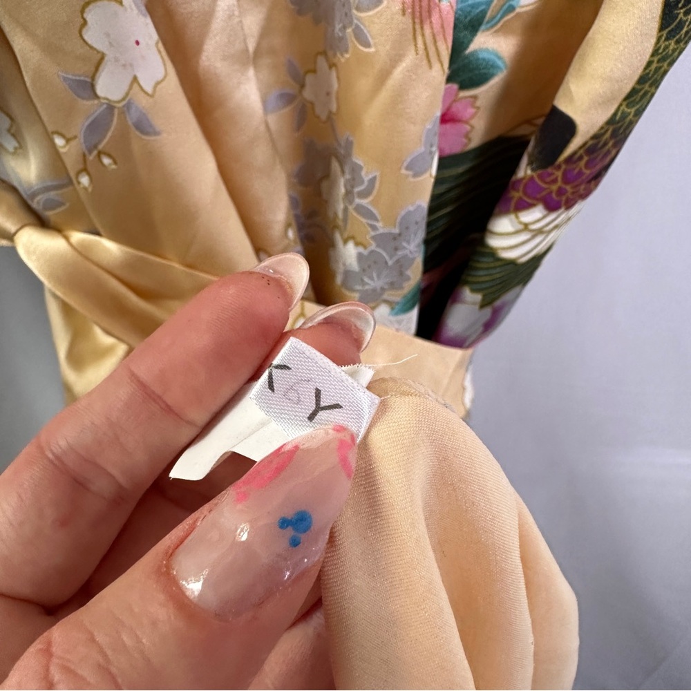 Oriental Village Kimono Robe Satin Look Peacock Floral Champagne OS NWT - Picture 11 of 13